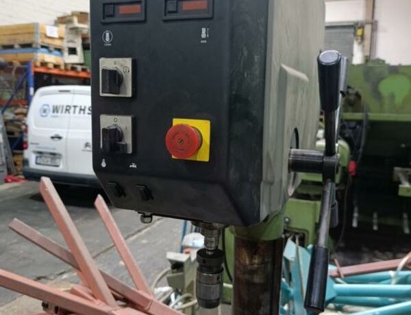 FLOTT P 30 ST  Metal Processing Boring mills / Machining Centers / Drilling machines Drilling Machine Machine can work left and right turning.. Germany