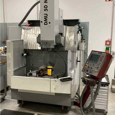 DMG DMU 50 M  Metallbearbeitungsmaschinen Fräsmaschinen Fräsmaschine - Vertikal Maschinentisch manuell dreh- und schwenkbar als C- und B- Achse digital über
Steuerung ablesbar. Steuerung: Heidenhain TNC 124. Deutschland