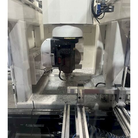 AUSTEN AX607 Basis HH Metallbearbeitungsmaschinen Fräsmaschinen Bettfräsmaschine - Universal 5 Achsen HSC- Bettfräsmaschine für die Bearbeitung langer Teile wie z.B. Träger.
Wurde für Aluminiumprofile im Fenster- und Wintergartenbau eingesetzt und kann
auch für leichte Stahlbearbeitung eingesetzt werden. Spindel dreht und schwenkt.
Maschine verfährt auf Linearführungen und hat direkte HH Messsysteme. Deutschland