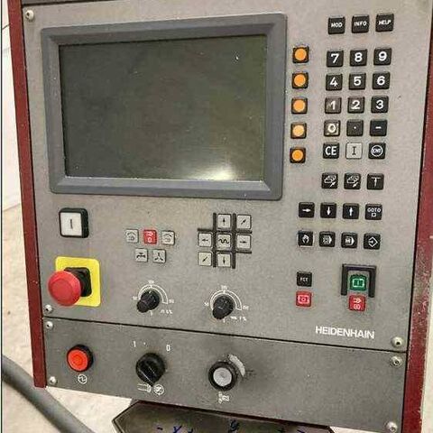 DMG DMU 50 M  Metallbearbeitungsmaschinen Fräsmaschinen Fräsmaschine - Vertikal Maschinentisch manuell dreh- und schwenkbar als C- und B- Achse digital über
Steuerung ablesbar. Steuerung: Heidenhain TNC 124. Deutschland