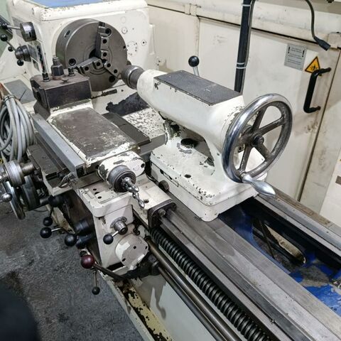 HEYLIGENSTAEDT 260 EV/1250  Metal Processing Lathes Sliding bed lathe Machine has a 4 position toolholder with quick change device and DRO. Germany