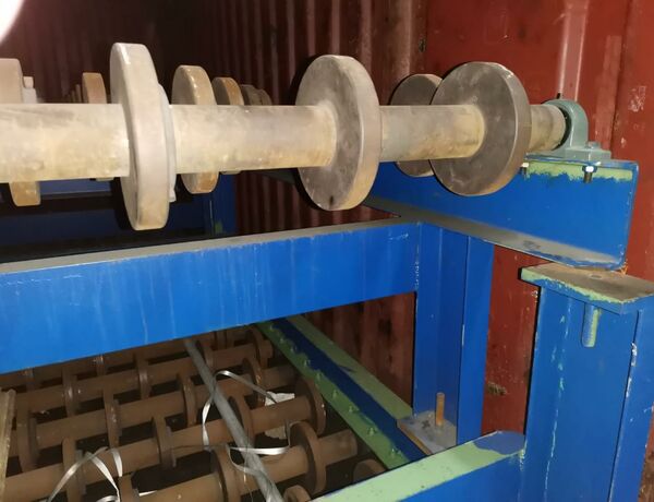 NN NN  Other Accessories for Machine Tools Other accessories for machine tools Roller-Type Feed Unit 4 table segments each 3 m long and 2 m wide. Rolls are supported by roller
bearings. Germany