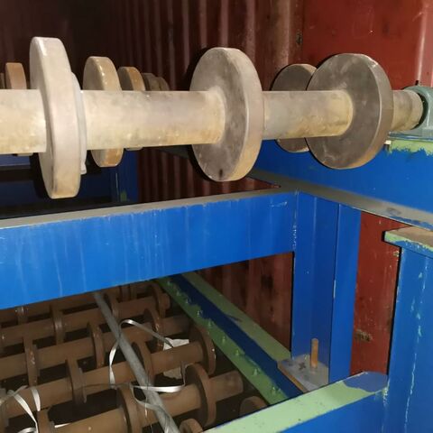 NN NN  Other Accessories for Machine Tools Other accessories for machine tools Roller-Type Feed Unit 4 table segments each 3 m long and 2 m wide. Rolls are supported by roller
bearings. Germany