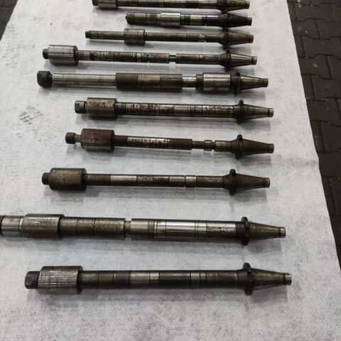 HECKERT   Other Accessories for Machine Tools Other accessories for machine tools Milling tools 14 pieces arbors for milling tools and 4 steadies, 2 for FU 400 (84 mm hole
dia.), 1 for FU 315 (70 mm hole dia.) and one small one (35 mm hole dia.). Germany