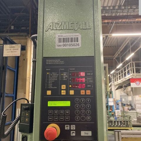 ALZMETALL AC 32 Software Spezial Metal Processing Boring mills / Machining Centers / Drilling machines Drilling Machine column type drilling machine with additional turret head ARBO 20. Machine comes
with spare parts. Germany