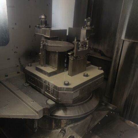 MORI SEIKI SH 400 Fanuc MSC 501 (Fanuc 16i) Metal Processing Boring mills / Machining Centers / Drilling machines Machining Center - Horizontal Control Fanuc MSD 501, 40 tool stations, it has trough spindle coolant, chip
conveyor and two paletts. Japan