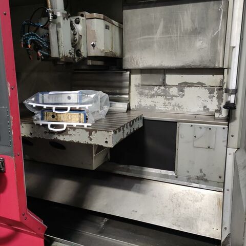 KUNZMANN WF 9 CNC TNC 426 Metal Processing Boring mills / Machining Centers / Drilling machines Machining Center - Universal Machine has a Heidenhain TNC 426 control and an additional universal table.
Machine has electronic hand wheels in all three axes. Germany