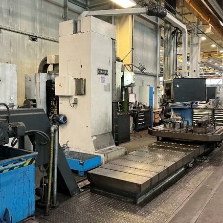 KEKEISEN UBF 2500/15 Heidenhain Metal Processing Milling machines Bed Type Milling Machine - Universal Machine has a rotary table which is a 4th axes of the CNC control. The
orthogonal milling head is swivable in 1° steps. Germany