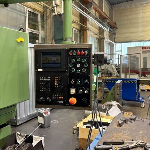 RECKERMANN BETA 10  Metal Processing Milling machines Bed Type Milling Machine - Universal Bed milling machine with swivable spindle to horizontal or vertical.
Control: Heidenhain TNC 155. Machine has an additional horizontal 4th axe. Germany