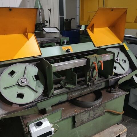 BAUER S 260  Metal Processing Saws Bandsaw - Horizontal Vice can be adjusted for angle cutting. Germany