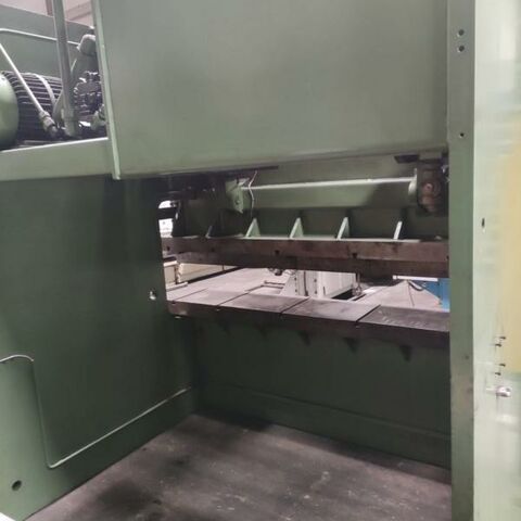 FISCHER HAKS 16/2500  Metal Processing Sheet metal working / shaeres / bending Hydr. pressbrake Machine was modernized conform to German safety regulations in 1993. Germany