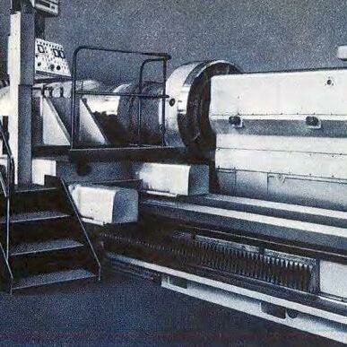 WMW DXW 1000/4  Metallbearbeitungsmaschinen Drehmaschinen Walzendrehmaschine Schwere Walzendrehmaschine mit 4 Bahnen Bett und zwei Supporten.
Maschine ist ohne Elektrik,vorbereitet für eine Modernisierung. Bis auf die
Elektrik ist die Maschine komplett. Deutschland
