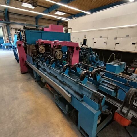 LÖSER SO-790  Metal Processing Bar processing / Bar manufacturing Centreless grinding and polishing machin Belt grinding line with 2 grinding units for pipes and bars. Surface of round
material is grinded by through feeding. Germany