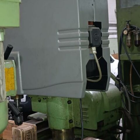 FLOTT P 30 ST  Metal Processing Boring mills / Machining Centers / Drilling machines Drilling Machine Machine can work left and right turning.. Germany