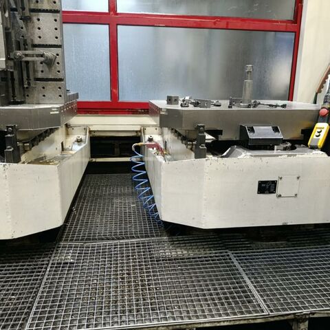 STARRAG HECKERT CWK 1250 16 i- M Fanuc Metallbearbeitungsmaschinen Bohrwerke / Bearbeitungszentren / Bohrmaschinen Bearbeitungszentrum - Horizontal 80 Positionen im Werkzeugwechsler. Wir liefern zur Maschine ca. 300 SK50 Halter.
Meßtaster Renishaw, Filterbandanlage mit IKZ, 50 bar, Späneförderer, Absaugung.
Maschine hat ca. 28.000 Spindelstunden gelaufen. Steuerung Fanuc 16i-M. Deutschland