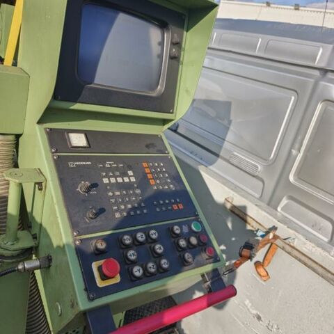 STANKO SMO32TNC  Metallbearbeitungsmaschinen Fräsmaschinen Fräsmaschine - Universal CNC Werkzeugfräsmaschine mit Heidenhain TNC 355 Steuerung und
Spritzschutzkabine. Russland