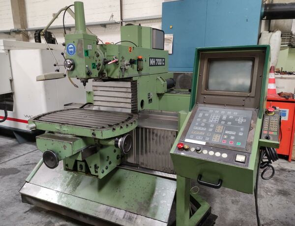 MAHO MH 700 C (CNC)  Metal Processing Milling machines Universal Milling Machine CNC milling machine with 432 Control and universal table. Germany