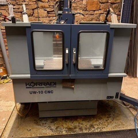 KORRADI UW 10-CNC  Metallbearbeitungsmaschinen Fräsmaschinen Fräsmaschine - Universal CNC Werkzeugfräsmaschine mit Heidenhain TNC 407 Steuerung. Deutschland