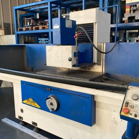 ELB Perfekt 810 SPS  Metallbearbeitungsmaschinen Schleifmaschinen Flachschleifmaschine - Horizontal Maschine ist mit Kühlmittelanlage, auto. Vertikalzustellung, Abziehvorrichtung
und Steinaufnahmen. Deutschland