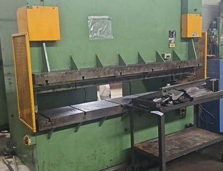 FISCHER HAKS 16/2500  Metal Processing Sheet metal working / shaeres / bending Hydr. pressbrake Machine was modernized conform to German safety regulations in 1993. Germany