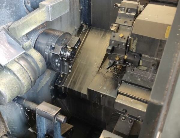 Mazak Quick Turn 10 Mazatrol T-Plus Metallbearbeitungsmaschinen Drehmaschinen CNC Drehmaschine Maschine hat eine Mazatrol T Plus Steuerung und keinen Reitstock. Japan