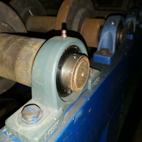 NN NN  Other Accessories for Machine Tools Other accessories for machine tools Roller-Type Feed Unit 4 table segments each 3 m long and 2 m wide. Rolls are supported by roller
bearings. Germany