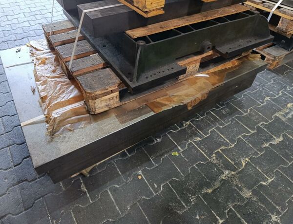 Maschinenzubehör Maschinenzubehör etc. Tuschierplatte Einige Tuschierplatten in verschiedenen Größen, ohne Aufstellfüße. Preis pro m².
Es gibt folgende Abmessungen:
1500 x 1000 mm
1000 x 1000 mm (2 Stück)
1000 x 800 mm
600 x 500 mm
400 x 300 mm
210 x 130 mm
rund mit Durchmesser 520 mm. Deutschland