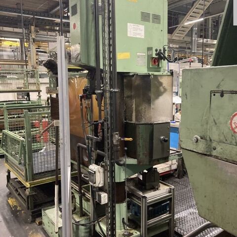 ALZMETALL AC 32 Software Spezial Metal Processing Boring mills / Machining Centers / Drilling machines Drilling Machine column type drilling machine with additional turret head ARBO 20. Machine comes
with spare parts. Germany