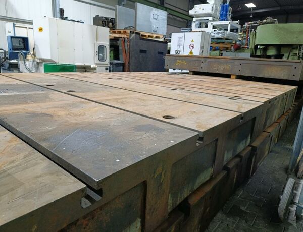 UNBEKANNT/NOT KNOWN   Maschinenzubehör Maschinenzubehör etc. Plattenfeld 10 Stück T- genutete Spannplatten mit 32 mm Nutbreite. Deutschland