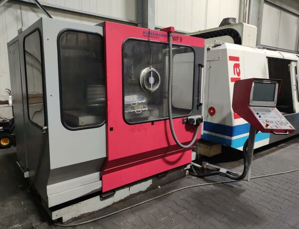 KUNZMANN WF 9 CNC TNC 426 Metal Processing Boring mills / Machining Centers / Drilling machines Machining Center - Universal Machine has a Heidenhain TNC 426 control and an additional universal table.
Machine has electronic hand wheels in all three axes. Germany