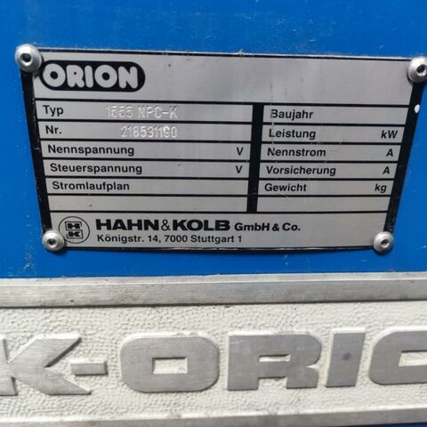 ELB-ORION 1555  Metallbearbeitungsmaschinen Schleifmaschinen Flachschleifmaschine - Horizontal Die Maschine wurde 2015 überholt und auf eine moderne Steuerung umgebaut.
Maschine ist mit Kühlmittelanlage, auto. Vertikalzustellung, Abziehvorrichtung
und Steinaufnahmen. Deutschland