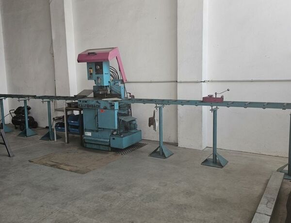 KALTENBACH KKS 400 E  Metal Processing Saws Cold Circular Saw Machine has angle cutting arrangement +/- 45°, is semi automatic without material infeed. Germany