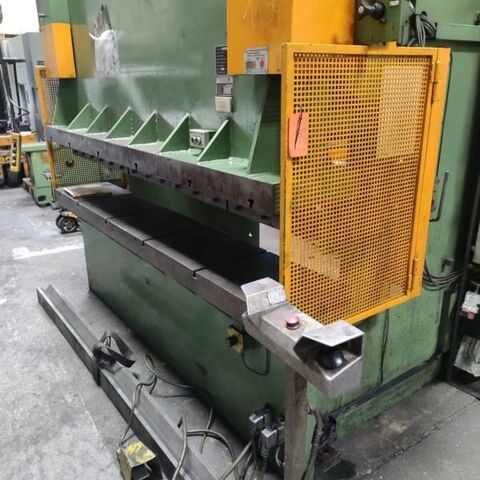 FISCHER HAKS 16/2500  Metal Processing Sheet metal working / shaeres / bending Hydr. pressbrake Machine was modernized conform to German safety regulations in 1993. Germany