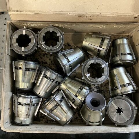 COLCHESTER Triumph 2000  Metallbearbeitungsmaschinen Drehmaschinen Spitzendrehmaschine Viel Zubehör: Lünette, Futter, Planscheibe, Stahlhalter, Spannzangenfutter mit
Spannzangen. England
