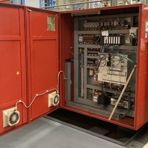 EMCO (PADOVANI) EMCOTURN 500MC 840 D Siemens Metallbearbeitungsmaschinen Drehmaschinen CNC Drehmaschine Hat einen 12 fach Revolver, Reitstock und Lünette. Italien