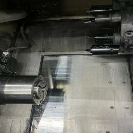 SPINNER SB-CNC 810D Siemens Metal Processing Lathes CNC Lathe Machine has 8 position turret with 6 pos. live tooling. Machine has VDI 20.
Machine is with tailstock ! Germany