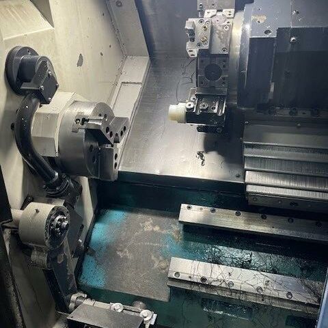 DOOSAN DAEWOO LYNX 220 LM i Serie Fanuc Metal Processing Lathes CNC Turning- and Milling Center Machine has chip conveyor and Tail stock. It has C- axe and live tooling.
Control: Fanuc i series Korea