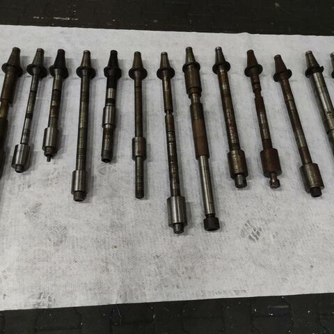 HECKERT   Other Accessories for Machine Tools Other accessories for machine tools Milling tools 14 pieces arbors for milling tools and 4 steadies, 2 for FU 400 (84 mm hole
dia.), 1 for FU 315 (70 mm hole dia.) and one small one (35 mm hole dia.). Germany