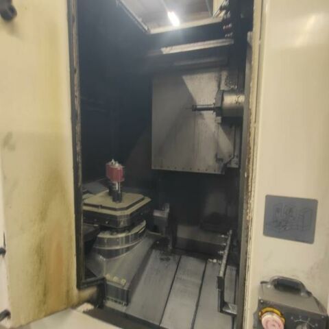 OKUMA MA-400H OSP-U100M Fanuc Metal Processing Boring mills / Machining Centers / Drilling machines Machining Center - Horizontal Control OSP-U100M (Fanuc), 60 tool stations, it has trough spindle coolant,
chip conveyor and two paletts. Japan