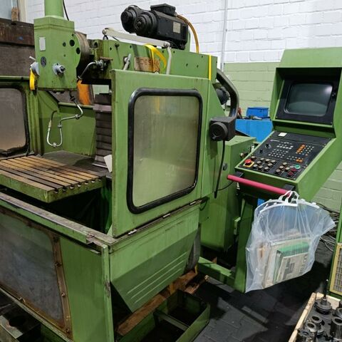 STANKO SMO32TNC  Metallbearbeitungsmaschinen Fräsmaschinen Fräsmaschine - Universal CNC Werkzeugfräsmaschine mit Heidenhain TNC 355 Steuerung und
Spritzschutzkabine. Russland