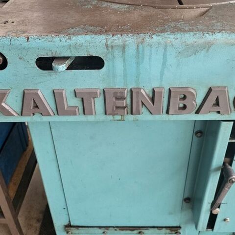 KALTENBACH KKS 400 E  Metal Processing Saws Cold Circular Saw Machine has angle cutting arrangement +/- 45°, is semi automatic without material infeed. Germany