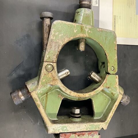 COLCHESTER Triumph 2000  Metallbearbeitungsmaschinen Drehmaschinen Spitzendrehmaschine Viel Zubehör: Lünette, Futter, Planscheibe, Stahlhalter, Spannzangenfutter mit
Spannzangen. England