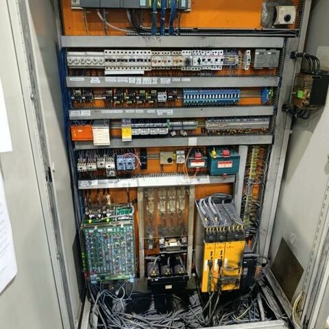 RAVENSBURG P 20/I S 840 D Metal Processing Lathes Facing Lathe Machine was reconditioned and modernized in 2015 with Siemens 840 D CNC
control. Originaly it was built in 1980. Germany