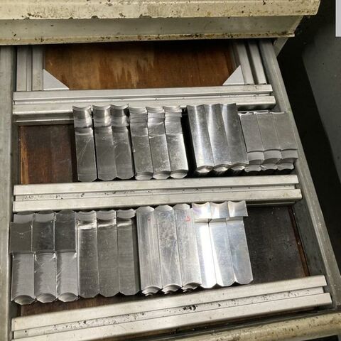 GILDEMEISTER NEF 520 Heidenhain Metallbearbeitungsmaschinen Drehmaschinen Drehmaschine - zyklengesteuert Zyklen Steuerung Fabr. Heidenhain, für Konischdrehen, Gewinde-und
Abspanzyklus. Laufzeit: 34483 h. Maschine ist mit Zubehör, wie Futter mit
vielen verschiedenen Backe, Multifix Stahlhalter mit Einsätzen und Werkzeugen. Deutschland