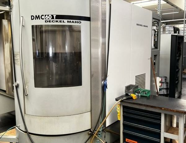 DECKEL MAHO DMC 60 T 840 D Powerline Siemens Metallbearbeitungsmaschinen Fräsmaschinen Bearbeitungszentrum - Universal 5 Achsbearbeitungszentrum mit Drehtisch (C) und schwenkbarem Kopf (B). Maschine
hat einen Palettenwechsler mit 2 Paletten und einen Werkzeugwechsler mit 60
Positionen. Maschine ist 20.000 Spindelstunden gelaufen und immer gut gewartet
worden. Deutschland