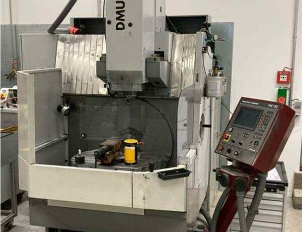 DMG DMU 50 M  Metallbearbeitungsmaschinen Fräsmaschinen Fräsmaschine - Vertikal Maschinentisch manuell dreh- und schwenkbar als C- und B- Achse digital über
Steuerung ablesbar. Steuerung: Heidenhain TNC 124. Deutschland