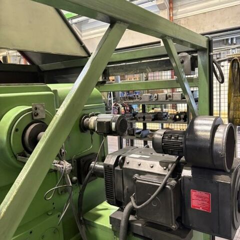 RECKERMANN BETA 10  Metal Processing Milling machines Bed Type Milling Machine - Universal Bed milling machine with swivable spindle to horizontal or vertical.
Control: Heidenhain TNC 155. Machine has an additional horizontal 4th axe. Germany