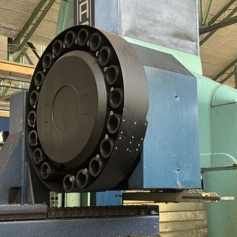 SACHMAN T 314 HS / T22 HS TNC 430 B Metal Processing Milling machines Bed Type Milling Machine - Universal control: Heidenhain TNC 430 B digital. Universal milling head is automatically
swivable and turnable in 1,5° steps. Machine has a 20 position ATC, a chip
conveyor, an adaptable high speed spindle (30.000 rpm) and a mist cooling
arrangement. Machine in program for 25.616 hours. Italy