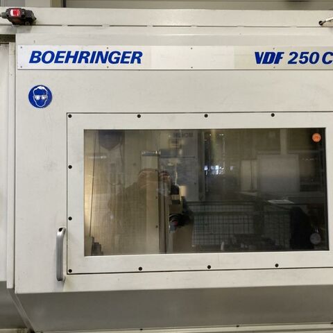 VDF-BOEHRINGER VDF 250 Cm 840 C Siemens Metallbearbeitungsmaschinen Drehmaschinen CNC Drehmaschine Schrägbettmaschine mit Späneförderer und 12-fach Revolver.
Zubehör: Hydraulischer Reitstock und Kraftspannfutter.
Steuerung: Siemens 840 C Deutschland