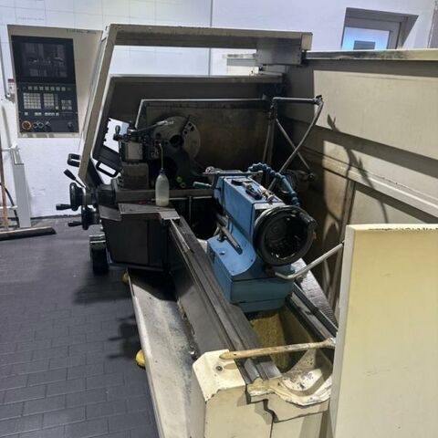 VDF- BOEHRINGER DUS 560 x 1250 Sinumerik 805 Metal Processing Lathes Lathe -  cycle-controlled controll Siemens 805, for cone turning, contour turning and
threat cutting. Machine has MULTIFIX toolholder system size 